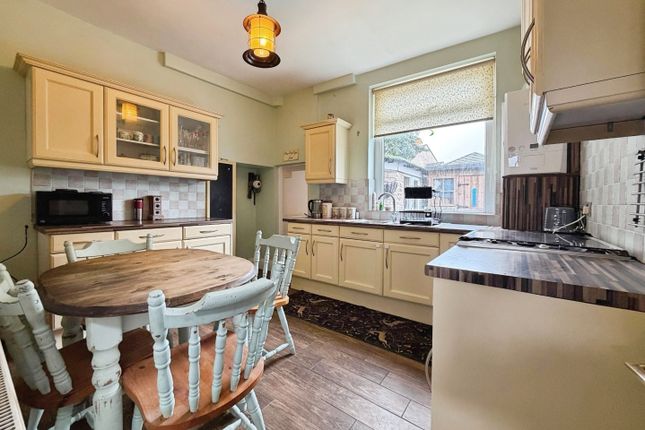 118, Wharncliffe Drive, Bradford photo 5