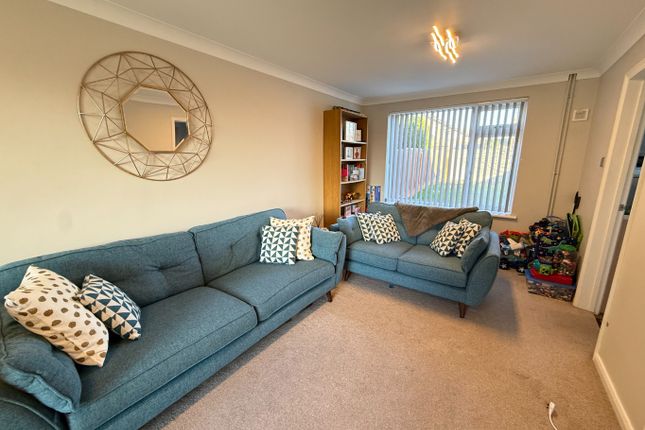 13 Cherrytree Walk, Houghton Regis, Bedfordshire photo 2