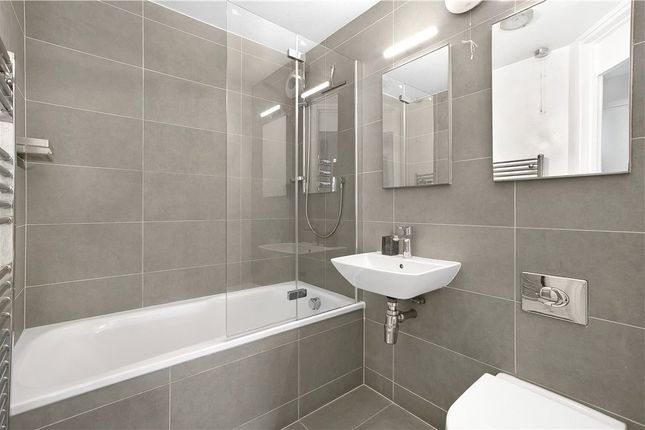 Flat for sale in Bowater Close, London