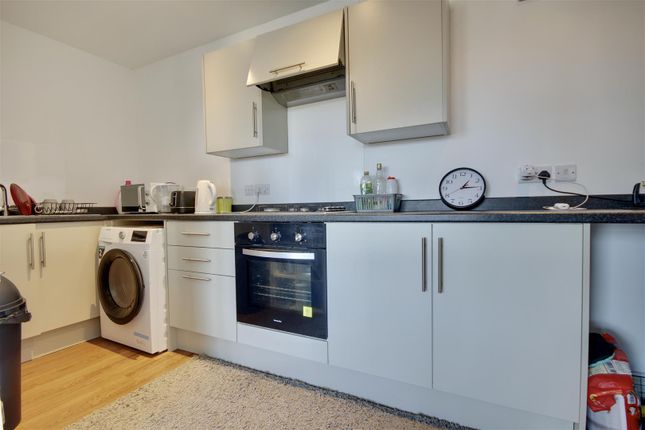 33, Raebarn House, Hulbert Road, Waterlooville photo 4