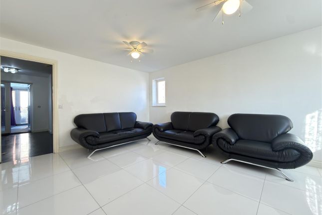 80, Ross Walk, Leicester photo 2