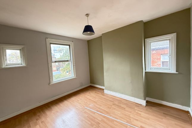 Mostyn Avenue, Wembley photo 4