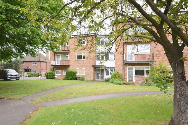 Thumbnail Flat to rent in Penn Road, Beaconsfield
