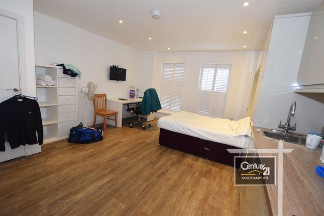 Studio to rent in |Ref:R205917|, Canute Road, Southampton