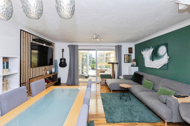 22, Keel Close, London photo 2