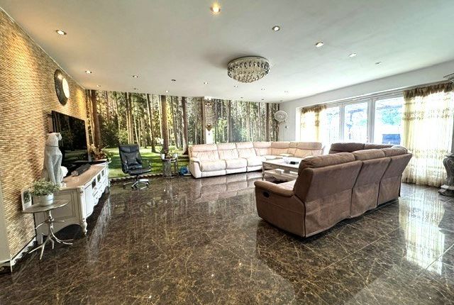 Burns Way, Hounslow photo 4