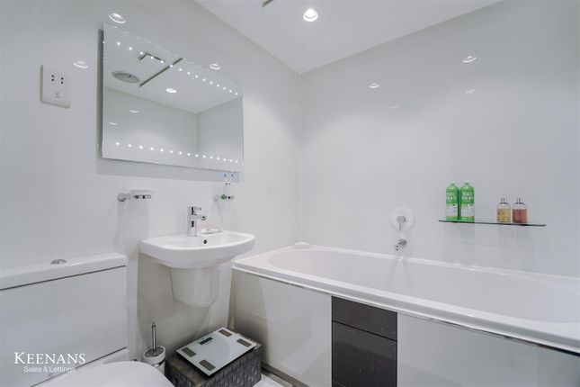 10 The Meadows, Red Lumb, Rochdale photo 4