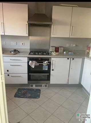 9, Humbleward Place, Romford photo 3