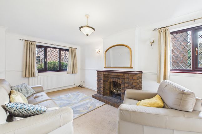 6 The Willows, Horsham photo 3
