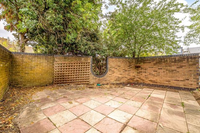 62, Weavers Close, Isleworth photo 2