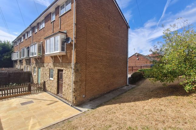 106, Cliff Park Avenue, West Yorkshire photo 3