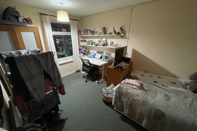 St. Johns Close, Leeds photo 4