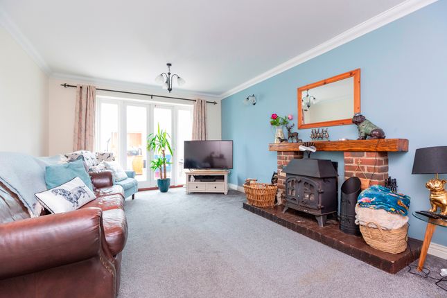 6 Peacemarsh Farm Close, Gillingham photo 3