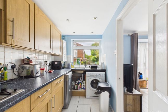 34 Holmbury Grove, Croydon photo 4