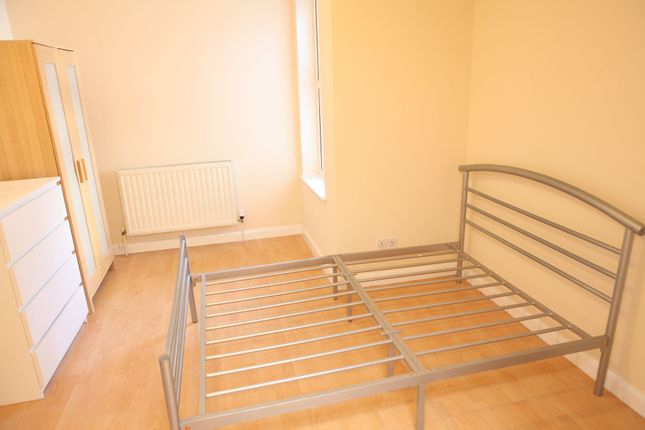 19B Longbridge Road, Barking photo 4