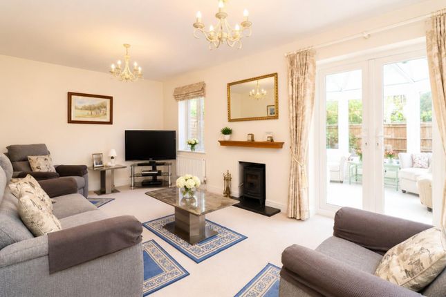18, Knight Close, Fleet photo 2