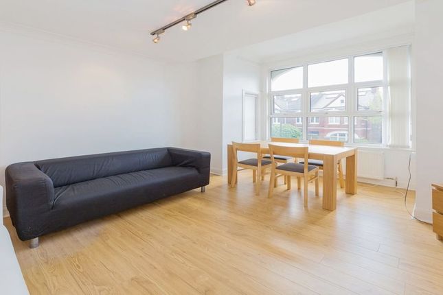 Thumbnail Flat to rent in Avenue Road, Pinner