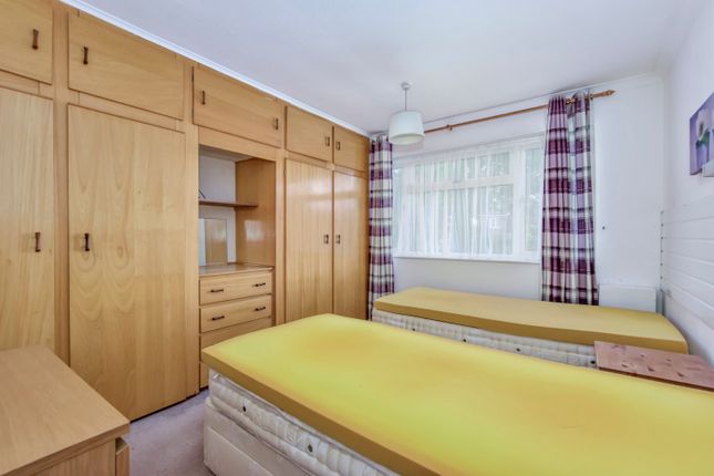 70, High Road, Watford photo 4