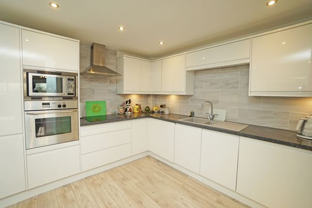 16, Victory House, Port Solent, Portsmouth photo 3