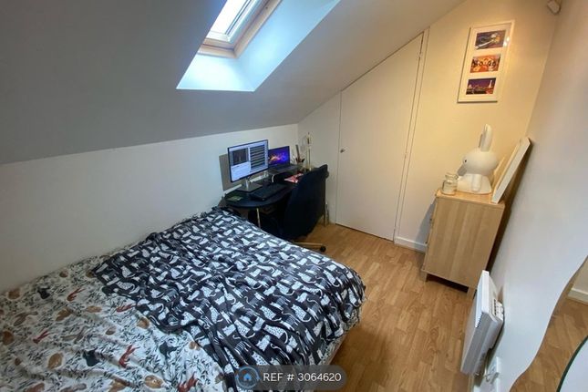 Flat, The Junxion Station Approach, Leeds photo 3