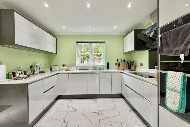 31, Bashkir Road, Westbury photo 4