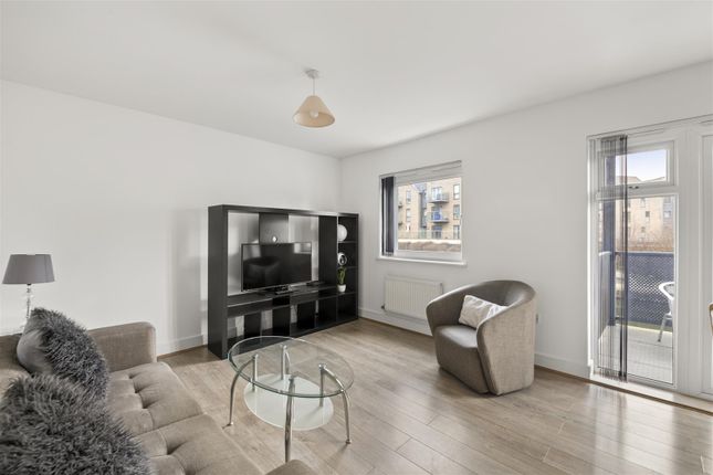 Wraysbury Drive, West Drayton photo 2