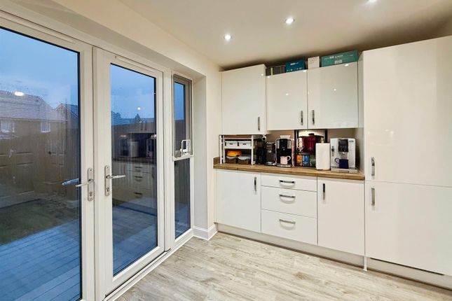 24, Phoenix Close, Mansfield photo 5