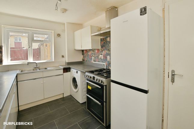 128, Luddenham Close, Ashford photo 4