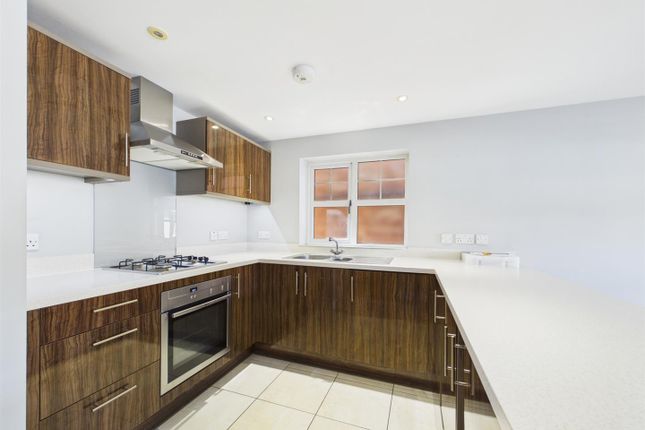 Flat 4, 183, Chipstead Valley Road, Coulsdon photo 2
