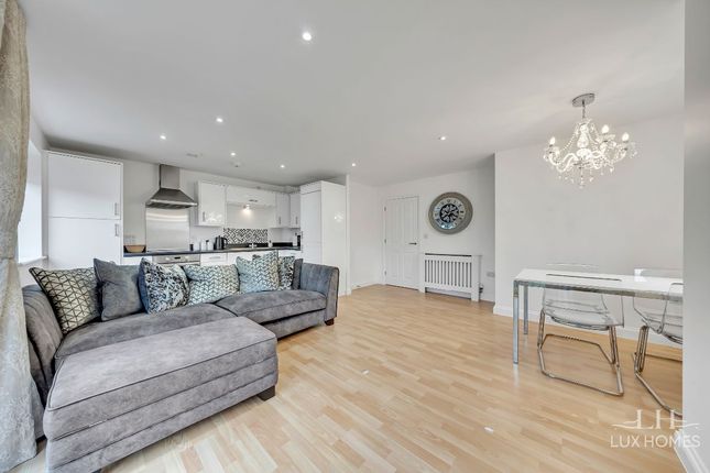 Flat 12, Grangewood Court, Hornchurch photo 3