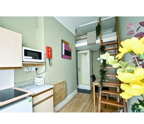 Thumbnail Room to rent in Castletown Road, West Kensington, London