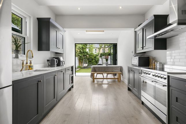 172, Elborough Street, London photo 3