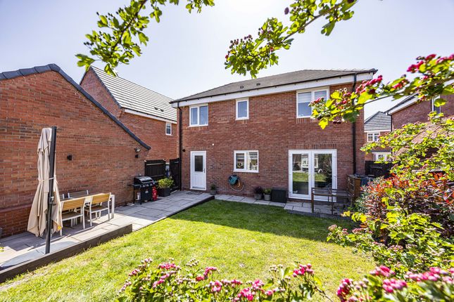 2, Kings Town Drive, Derbyshire photo 4