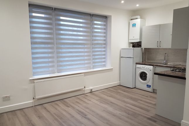 Thumbnail Flat to rent in Upper Clapton Road, Hackney