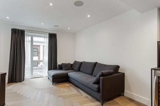 Flat for sale in New Kings Road, Parsons Green