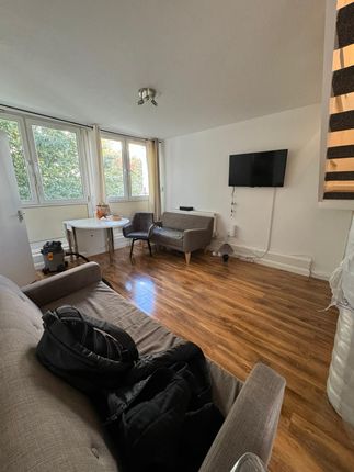 Thumbnail Room to rent in Fenner Square, London