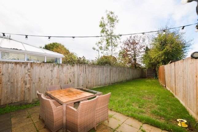 Maple Lodge Close, Maple Cross photo 4
