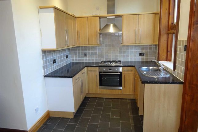 6, Cowrakes Road, Huddersfield photo 2