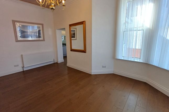 4 Stratford Court, 20, Grand Avenue, Bournemouth photo 3