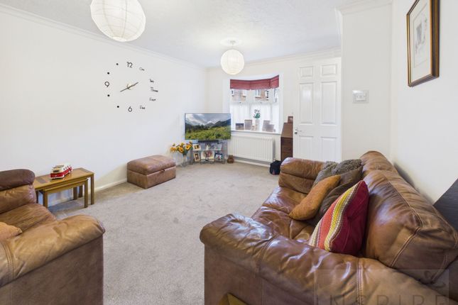 19 Shoreham Road, Crawley photo 3