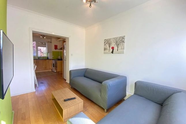 Flat 7 Grangefield, Marquis Road, Greater London photo 3