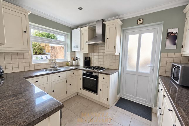 35 Hocken Mead, Crawley photo 4