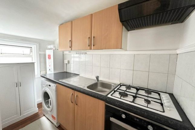 First Floor Flat, Crosby Road, London photo 2