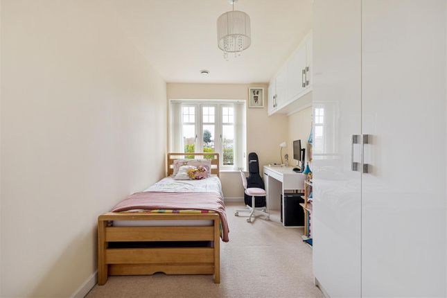 Flat for sale in Nutter Lane, London