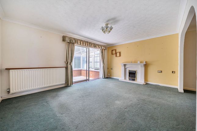 11, Hollies Walk, Bedford photo 4
