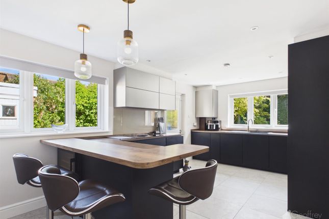 6, Thurstans, Harlow photo 4