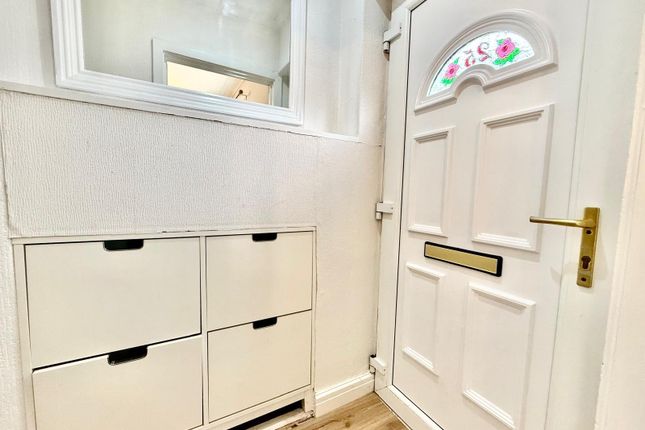 25, Hawkswood Place, West Yorkshire photo 3