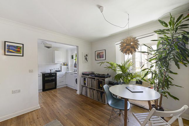 Flat 1, 7, Bastien Lane, Kings Hill photo 4