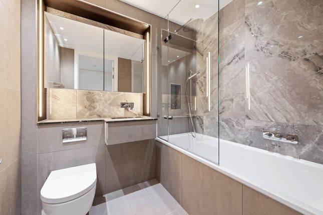 Apt 230, Carrara Tower, London photo 4