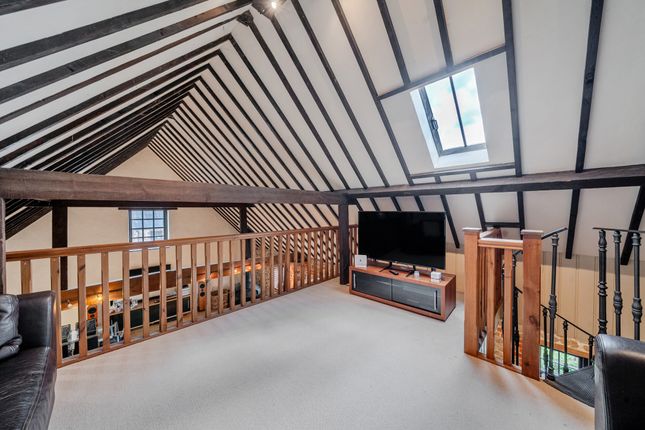 Oakwood Barn, Wishanger Lane, Farnham photo 4